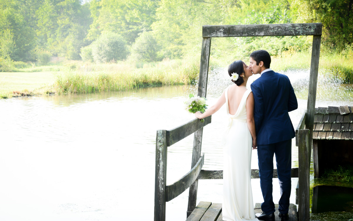 Stephanie and Peter marry in the Hudson Valley at Full Moon Resort